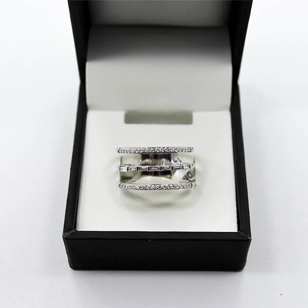 Diamond & White Gold Ring 5.59 Grams - 0.33 Carat