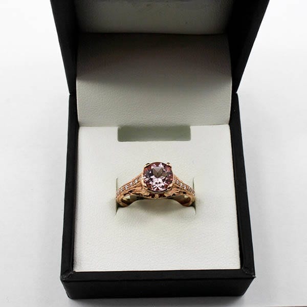 Diamond & Gold Ring 18K, 3.74 Grams - 0.13 Carats