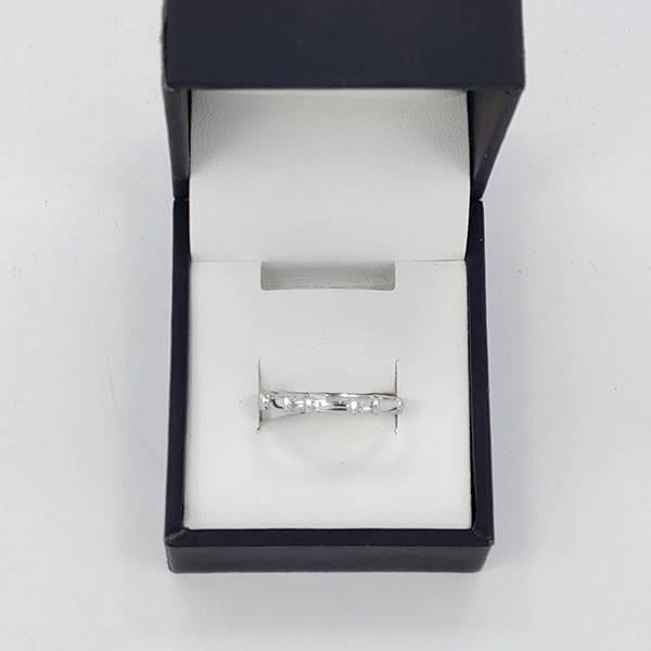 Diamond & White Gold Ring 2.20 Grams - 0.10 Carats