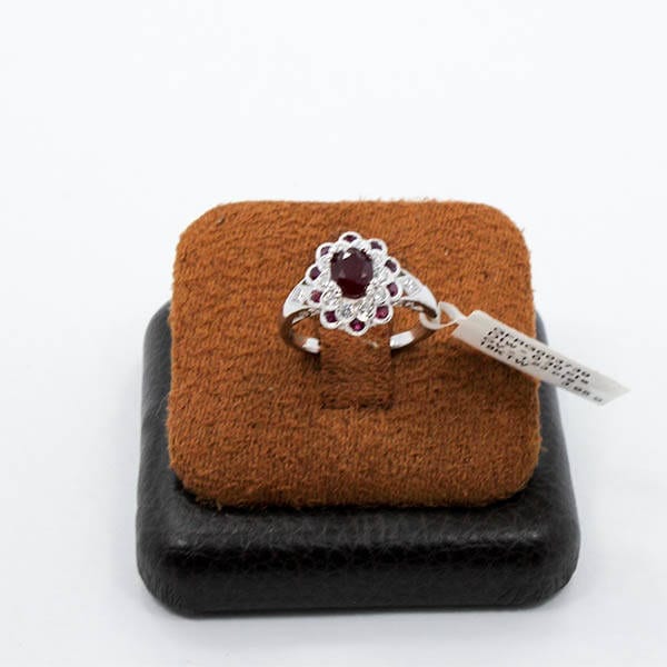 Ruby and Diamond Gold Ring 3.97 Grams - 1.23cts Ruby 0.30cts Diamond