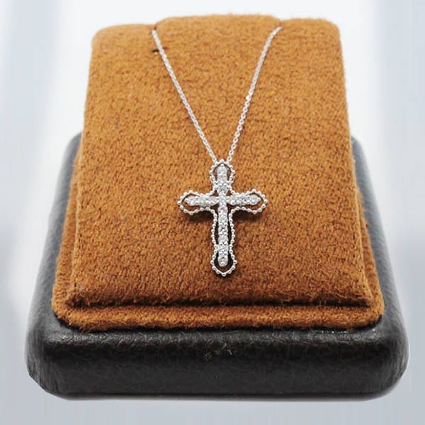 Diamond Cross Pendant Necklace 0.30 Carats